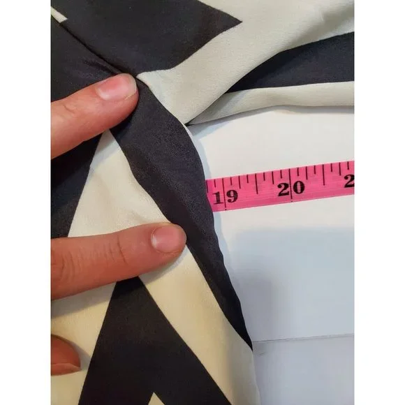 Everly Black & White Geometric Zig Zag Design Quarter Sleeve Mini Dress Sz L - Picture 5 of 8